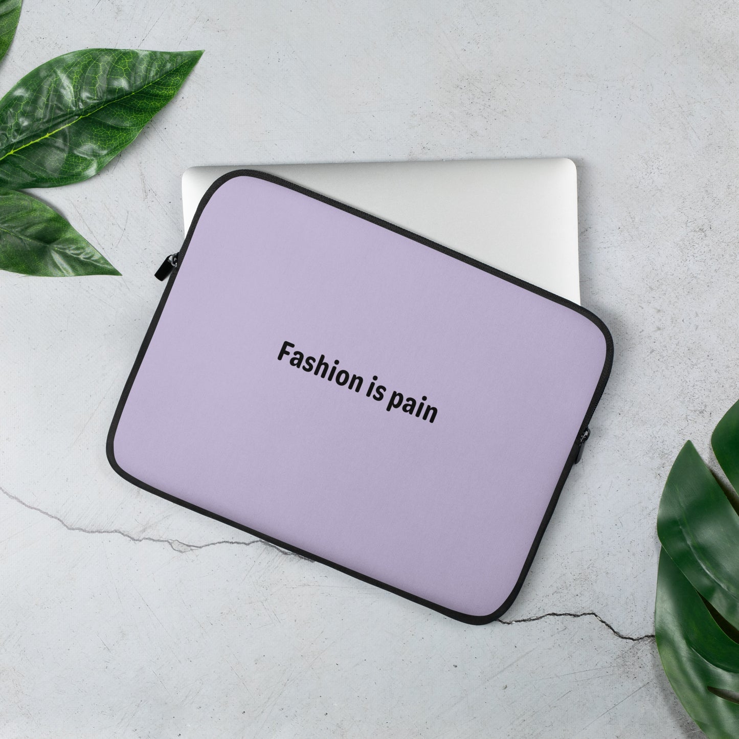 Fashion is pain - Black/Lavender - Laptop Sleeve